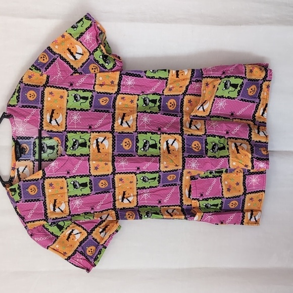 Zoe and Chloe Orange Pink Halloween Theme Scrub Top Size Large - Picture 1 of 5